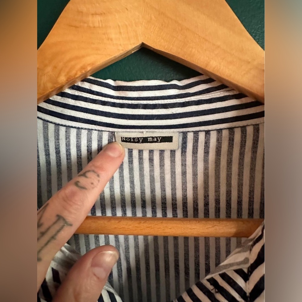Cropped Noisy May Striped Blouse - Picture 3 of 3